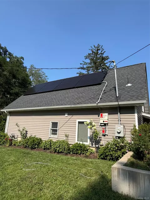 Exterior - 16 Oak Ave, Riverhead, NY 11901 photo 4 of 8