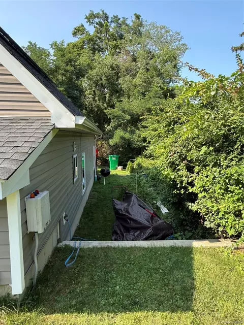 Exterior - 16 Oak Ave, Riverhead, NY 11901 photo 8 of 8