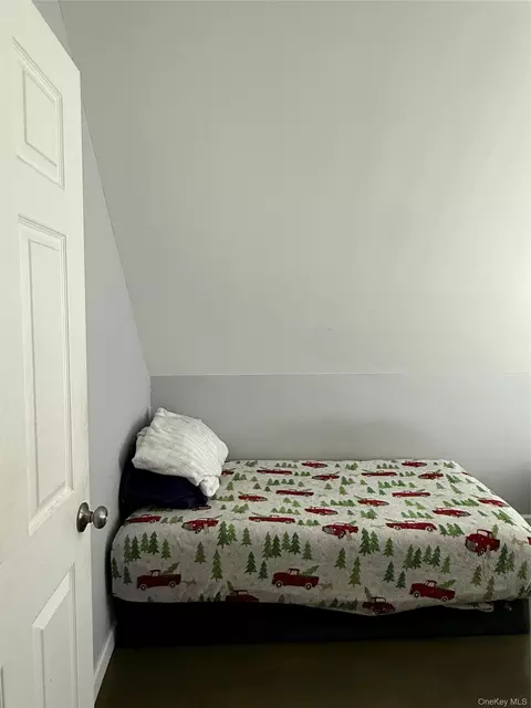 Bedroom - 16 Oak Ave, Riverhead, NY 11901 photo 2 of 5