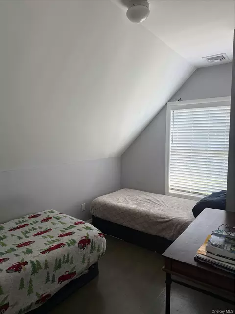 Bedroom - 16 Oak Ave, Riverhead, NY 11901 photo 3 of 5