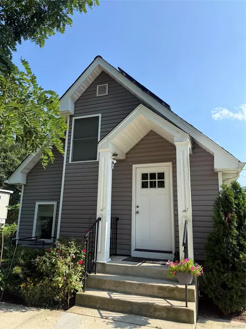 Exterior - 16 Oak Ave, Riverhead, NY 11901 photo 2 of 8