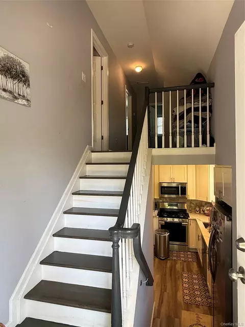 Entry Way - 16 Oak Ave, Riverhead, NY 11901 photo 1 of 5