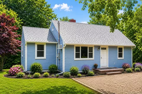 147 Freya Rd, Rocky Point, NY 11778