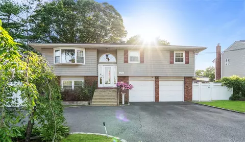 1296 Oak Ave, West Islip, NY 11795