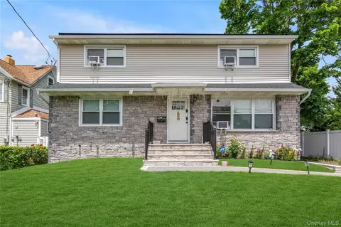 1701 Lexington Ave, Merrick, NY 11566