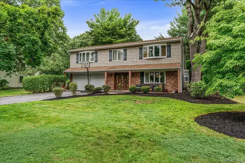 68 Butterfield Dr, Greenlawn, NY 11740