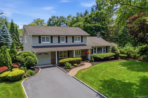 26 Lorijean Ln, East Northport, NY 11731