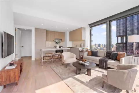 3 Court Sq #3908, New York, NY 11101
