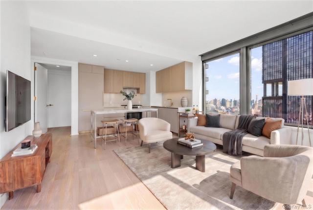 3 Court Sq #3908, New York, NY 11101