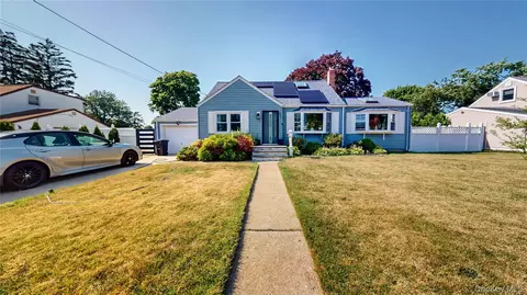 510 11th St, West Babylon, NY 11704