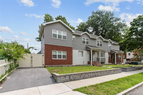 8015 Little Neck Pkwy, Glen Oaks, NY 11004