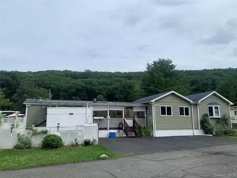 146 Parkway Trailer Ct, Pomona, NY 10970