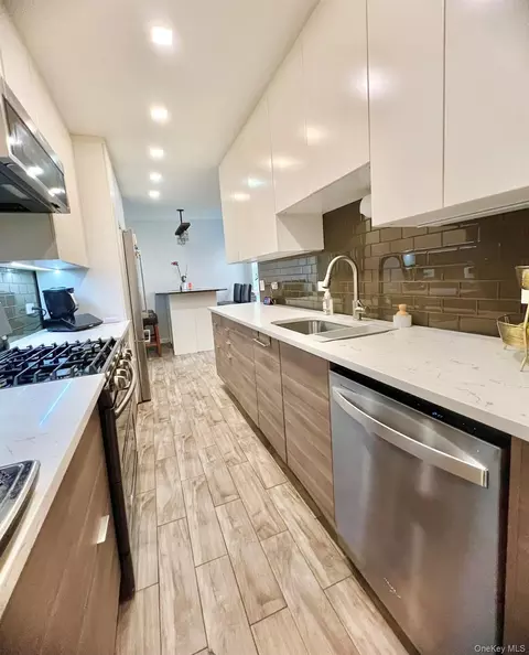 83-30 98th St #3A, New York, NY 11421