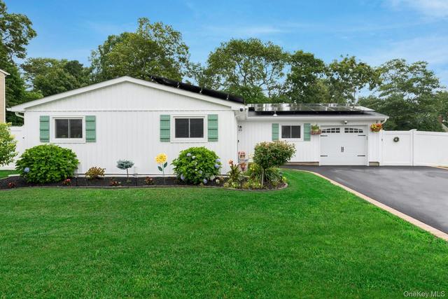 75 Presford Dr, Shirley, NY 11967