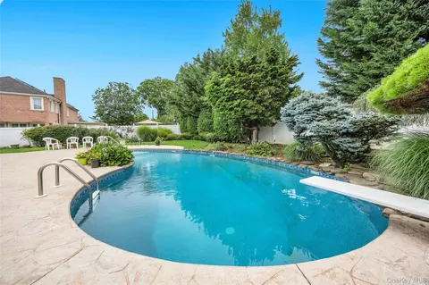 Exterior - 49 Village Dr, Jericho, NY 11753 photo 2 of 3
