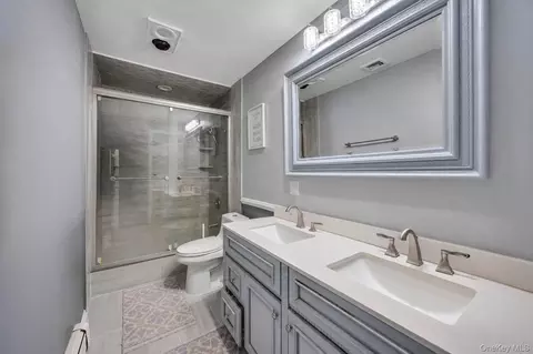 Bath - 49 Village Dr, Jericho, NY 11753 photo 2 of 3