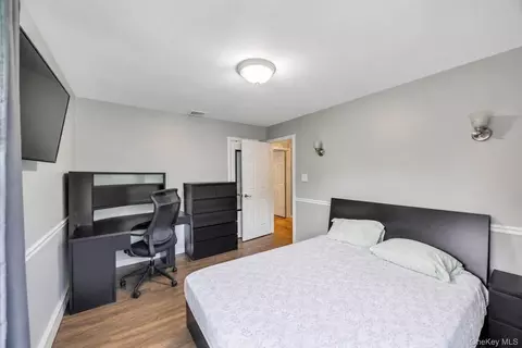 Bedroom - 49 Village Dr, Jericho, NY 11753 photo 4 of 9