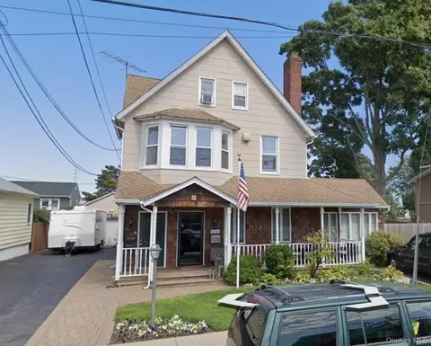 120 S High St, Lindenhurst, NY 11757