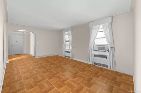8380 118th St #6G, New York, NY 11415