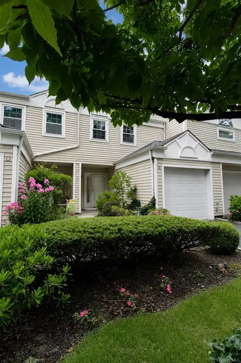 3 Pidgeon Ct, Manorville, NY 11949