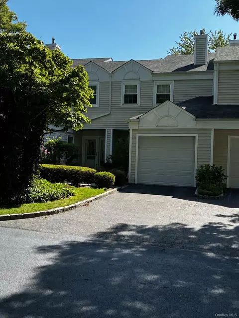 3 Pidgeon Ct, Manorville, NY 11949