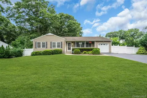 84 Juniper Ave, Ronkonkoma, NY 11779