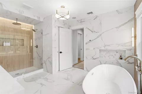 Bath - Undisclosed, Westhampton, NY 11977 photo 4 of 7