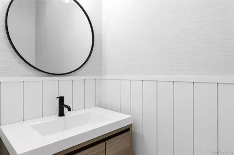 Bath - Undisclosed, Westhampton, NY 11977 photo 1 of 7