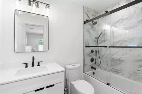 Bath - Undisclosed, Westhampton, NY 11977 photo 6 of 7