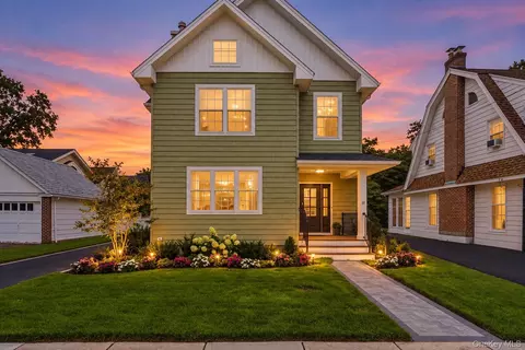 10 Hazel Pl, Floral Park, NY 11001