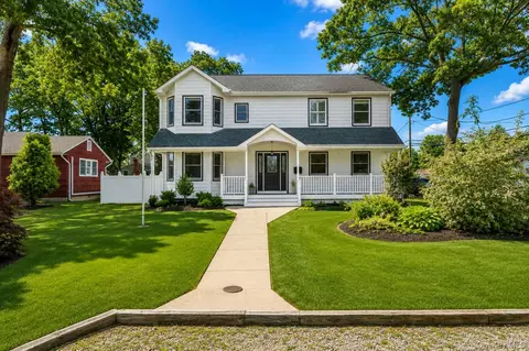 55 Yuma Ln, East Islip, NY 11730
