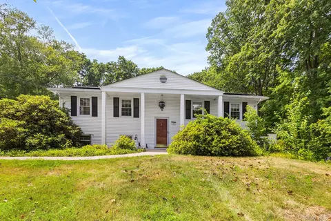 70 Gretna Hill Rd, Pleasant Valley, NY 12569