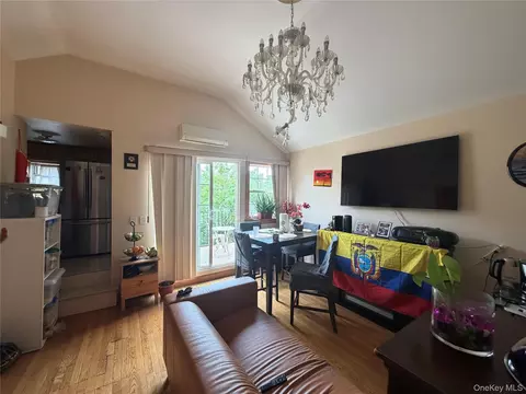 10475 48th Ave, Corona, NY 11368