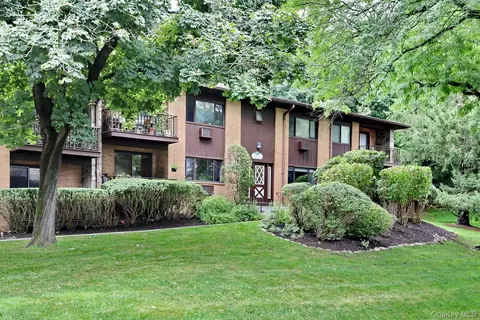6 W Lawrence Park Dr #2, Orangetown, NY 10968