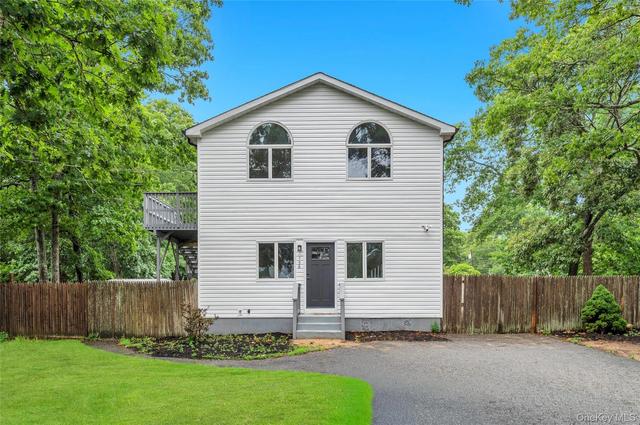 156 Church Dr, Mastic Beach, NY 11951