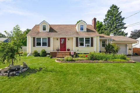 13 Calmer Pl, Hyde Park, NY 12538