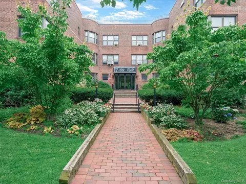 58 Grace Ave #1D, North Hempstead, NY 11021