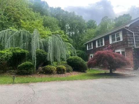 17 Birch Hl, Putnam Valley, NY 10579