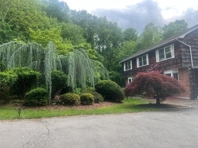 17 Birch Hl, Putnam Valley, NY 10579