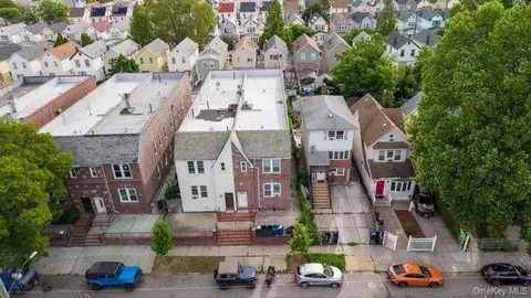 9035 198th St, New York, NY 11423