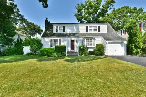 344 New York Ave, Massapequa Park, NY 11762
