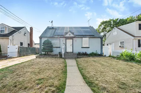 740 Barry Pl, Uniondale, NY 11553