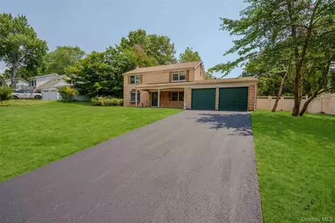 21 Madeley Ln, Stony Brook, NY 11790