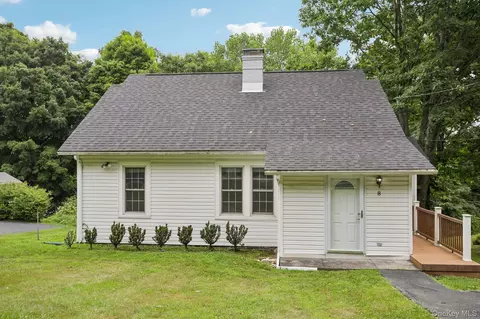 8 Sunset Hts, Monroe, NY 10950