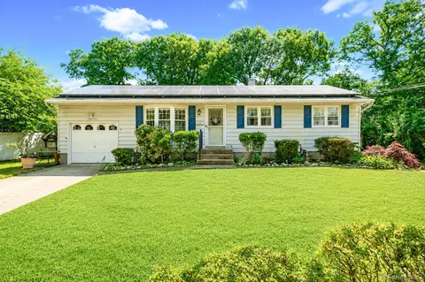 63 Otis Rd, Islip Terrace, NY 11752