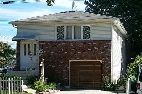 858 Oliver Ave, North Hempstead, NY 11590