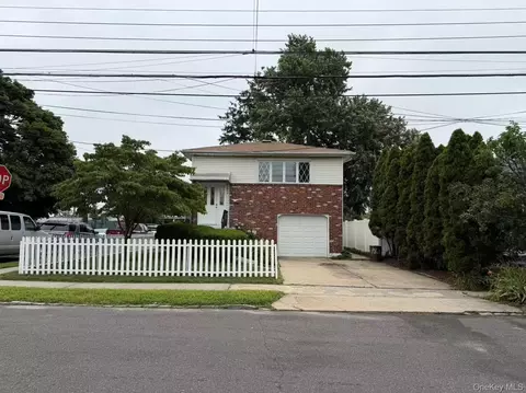 858 Oliver Ave, North Hempstead, NY 11590