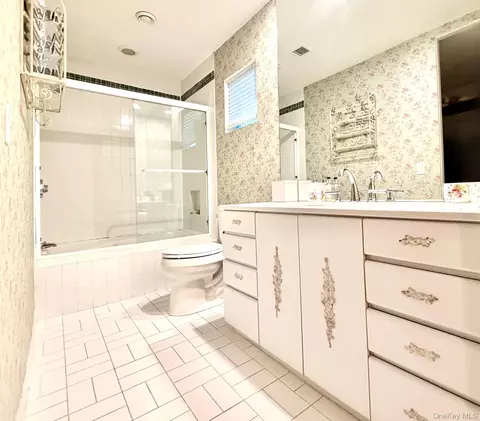 Bath - 18 Pine Tree Ln, Westhampton, NY 11977 photo 4 of 4