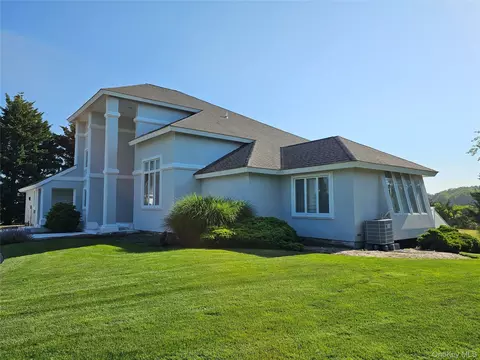Exterior - 18 Pine Tree Ln, Westhampton, NY 11977 photo 3 of 8