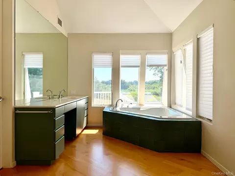 Bath - 18 Pine Tree Ln, Westhampton, NY 11977 photo 2 of 4